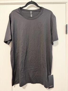 lululemon athletica Men's Short Sleeve Crew Tee - the Fundamental T BRAND NEW